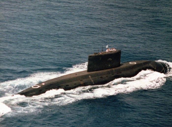 Tàu ngầm diesel lớp Kilo mang tên Hà Nội sắp về Việt Nam để bảo vệ chủ quyền biển đảo.